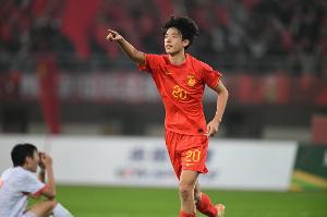 朱鵬宇：在國足和老大哥們學習受益匪淺，只有努力才不辜負期待