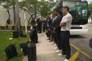 記者：烏拉圭隊(duì)首戰(zhàn)之前接受嚴(yán)格安檢，現(xiàn)場部署緝毒防暴犬
