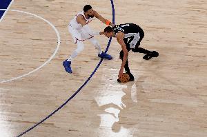 追夢：文班被激出臟動作可能應(yīng)該被停賽兩場 但NBA寬恕了他！