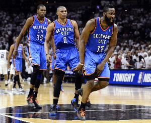 KD：三少時(shí)期雷霆崛起太快管理層沒跟上節(jié)奏 想保持競(jìng)爭(zhēng)力得砸錢