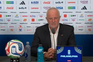 伊拉克主帥：第1次遇到比賽中斷2小時，梅、哈、姆金靴競爭很精彩