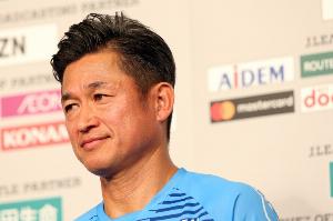 雅虎體育：日本J3福島聯(lián)隊(duì)續(xù)租59歲前鋒三浦知良，將踢到60歲
