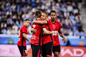 讀秒絕殺！蓉城3-2十人新鵬城 韋世豪雙響+絕殺 周定洋弒舊主