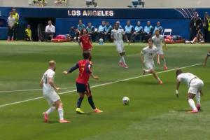 極速謎之操作！費蘭禁區內得球不射門，做球失誤直接傳給對陣手直播入口_極速謎之操作！費蘭禁區內得球不射門，做球失誤直接傳給對陣手直播入口在線觀看_免費看直播