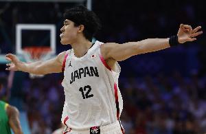 沖的太狠了！渡邊雄太半場4中1&罰球5中5 拿到7分3籃板1助攻
