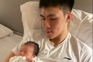 為國征戰辛苦了！龐崢麟曬與孩子的合照：第一次見面 多多指教