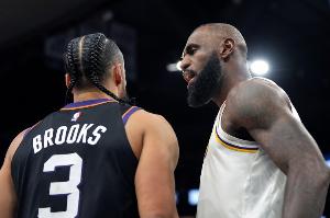 火爆01NBA公交上看jrs直播_火爆01NBA公交上看jrs直播在線觀看_免費看直播
